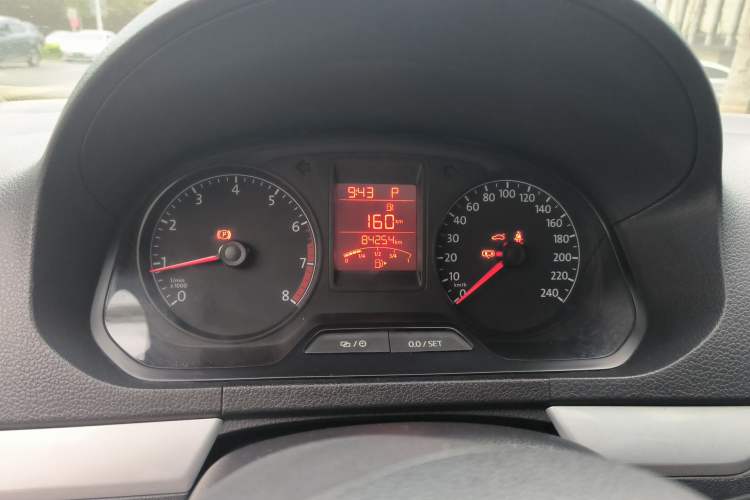 Used Volkswagen Jetta 2015 Value Edition 1.6L Automatic Comfort Version Instrument Cluster