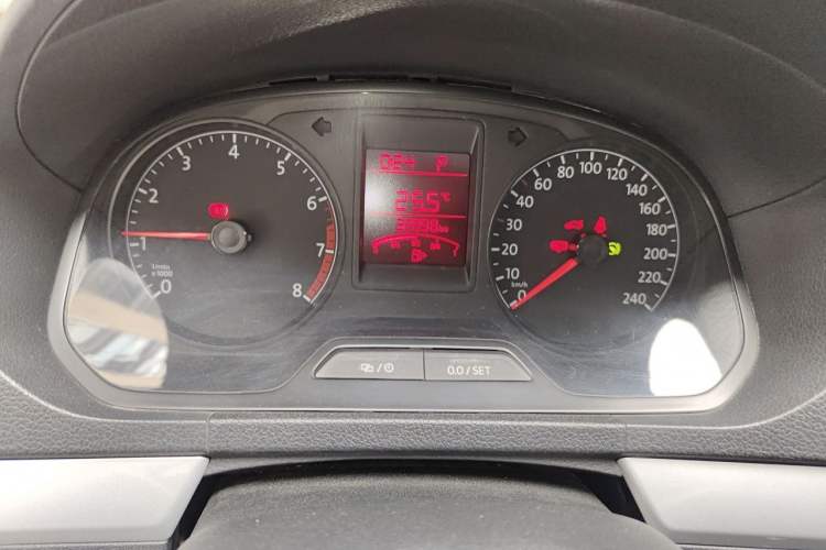 Used Volkswagen Jetta 2015 Value Edition 1.6L Automatic Comfort Version Instrument Cluster