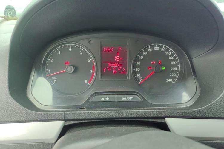 Used Volkswagen Jetta 2015 Value Edition 1.6L Automatic Comfort Version Instrument Cluster
