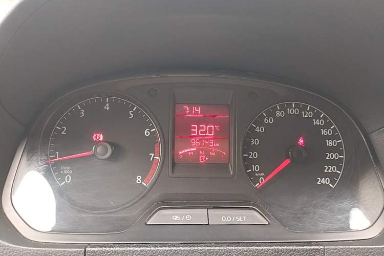 Used Volkswagen Jetta 2015 Zhuihui Edition 1.4L Manual Fashion Model Instrument Cluster