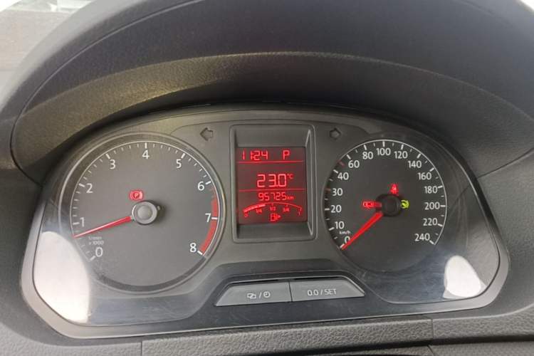 Used Volkswagen Jetta 2015 Value Edition 1.6L Automatic Fashion Version Instrument Cluster