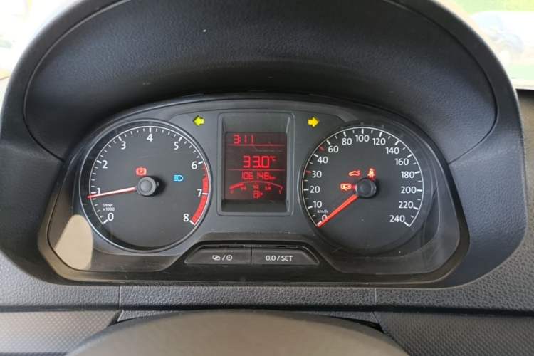 Used Volkswagen Jetta 2015 Zhuihui Edition 1.4L Manual Fashion Model Instrument Cluster