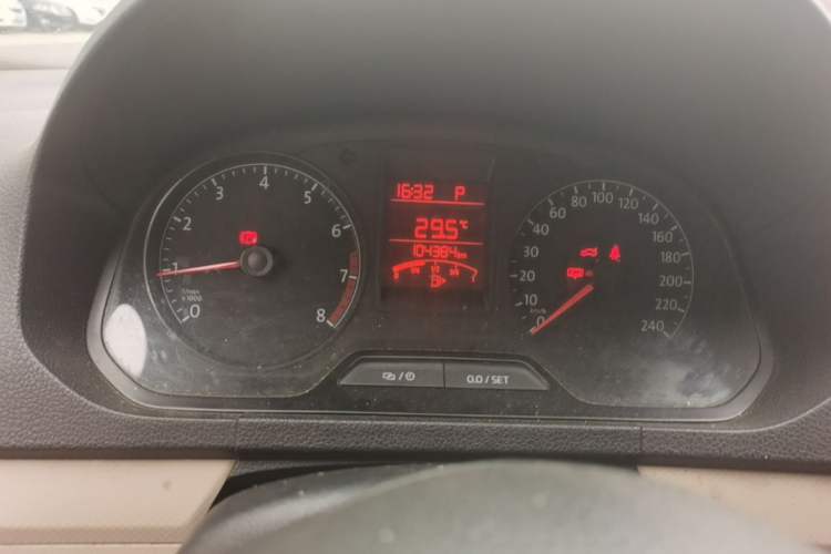 Used Volkswagen Jetta 2015 Value Edition 1.6L Automatic Fashion Version Instrument Cluster