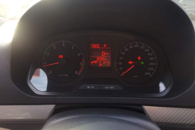 Used Volkswagen Jetta 2015 Value Edition 1.6L Automatic Comfort Version Instrument Cluster