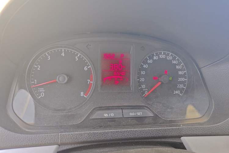 Used Volkswagen Jetta 2015 Value Edition 1.6L Automatic Comfort Version Instrument Cluster