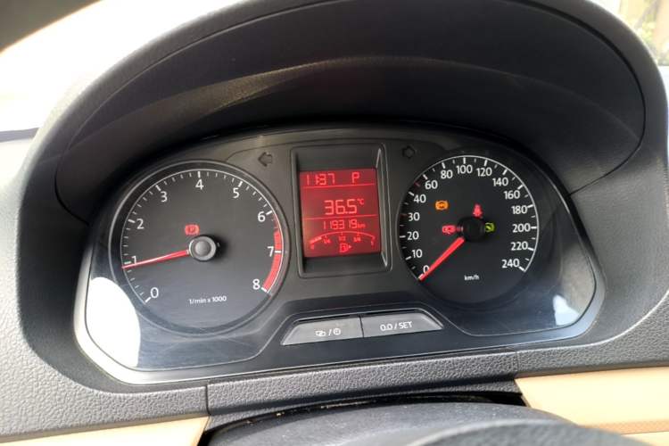 Used Volkswagen Jetta 2015 1.6L Automatic Fashion Model Instrument Cluster