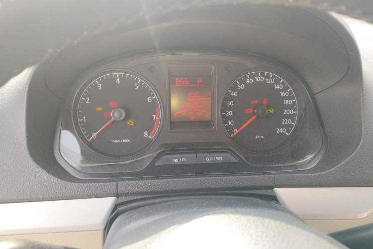 Used Volkswagen Jetta 2015 Value Edition 1.6L Automatic Comfort Version Instrument Cluster
