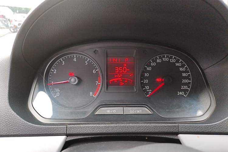 Used Volkswagen Jetta 2015 Value Edition 1.6L Automatic Comfort Version Instrument Cluster