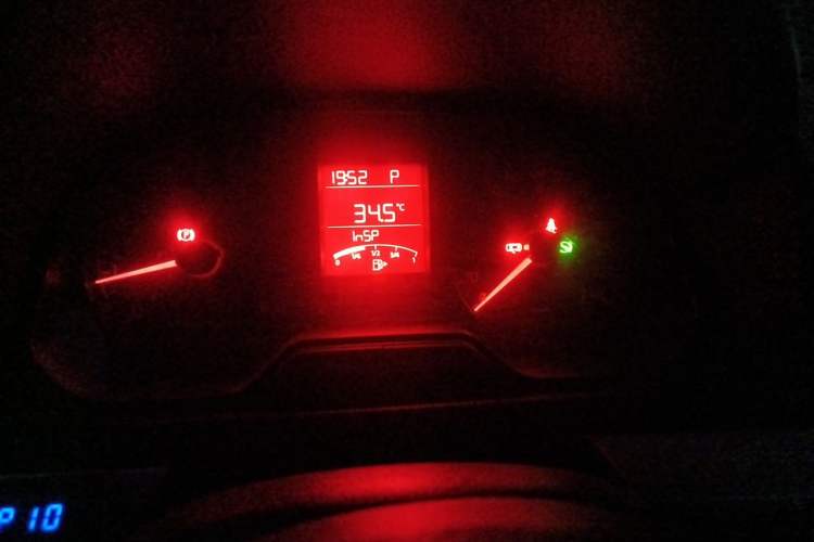 Used Volkswagen Jetta 2015 Value Edition 1.6L Automatic Fashion Version Instrument Cluster
