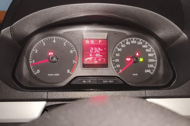Used Volkswagen Jetta 2015 Value Edition 1.6L Automatic Comfort Version Instrument Cluster