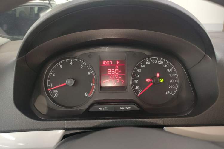 Used Volkswagen Jetta 2015 Value Edition 1.6L Automatic Comfort Version Instrument Cluster