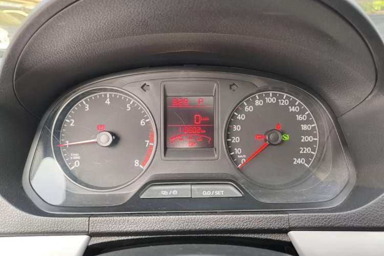 Used Volkswagen Jetta 2015 Value Edition 1.6L Automatic Comfort Version Instrument Cluster