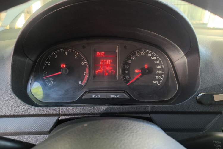 Used Volkswagen Jetta 2015 Value Edition 1.6L Manual Fashionable Style Instrument Cluster