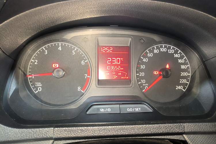 Used Volkswagen Jetta 2015 Value Edition 1.6L Manual Fashionable Style Instrument Cluster