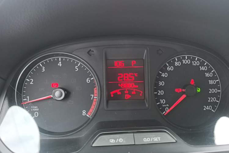 Used Volkswagen Jetta 2015 1.6L Automatic Fashion Model Instrument Cluster