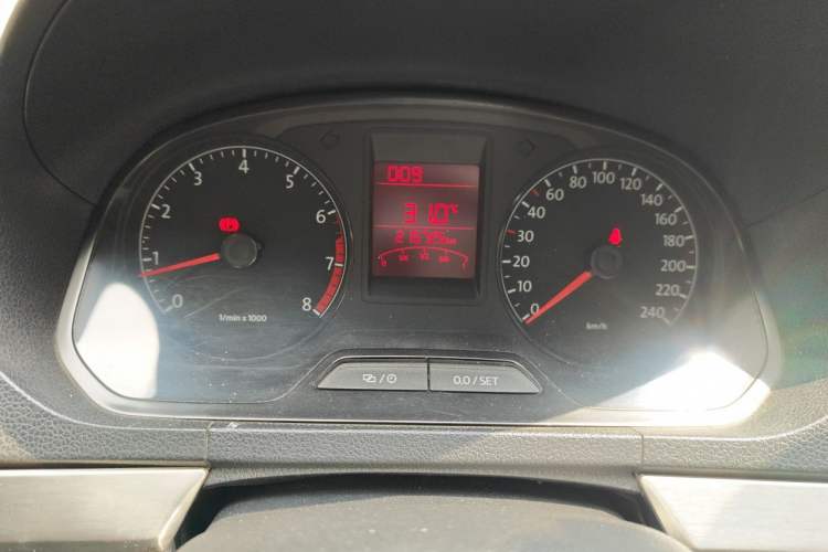 Used Volkswagen Jetta 2015 Zhuihui Edition 1.4L Manual Fashion Model Instrument Cluster