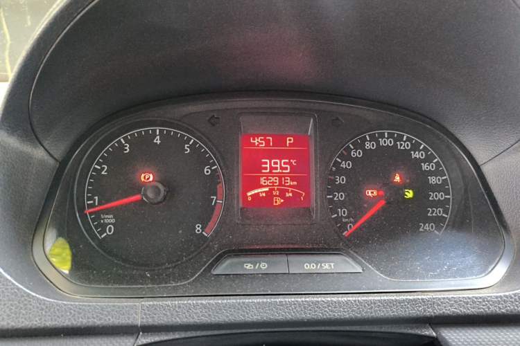Used Volkswagen Jetta 2015 Value Edition 1.6L Automatic Fashion Version Instrument Cluster
