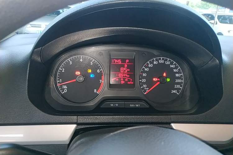 Used Volkswagen Jetta 2015 Value Edition 1.6L Automatic Comfort Version Instrument Cluster