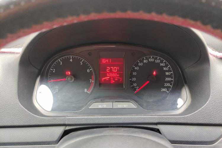 Used Volkswagen Jetta 2015 Zhuihui Edition 1.4L Manual Fashion Model Instrument Cluster