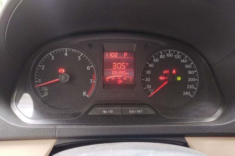 Used Volkswagen Jetta 2015 1.6L Automatic Fashion Model Instrument Cluster