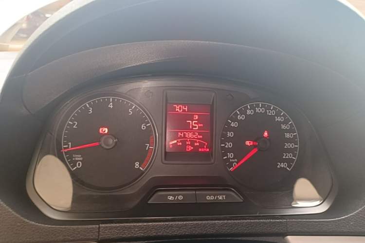 Used Volkswagen Jetta 2015 Zhuihui Edition 1.6L Manual Comfort Model Instrument Cluster