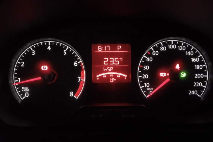 Used Volkswagen Jetta 2015 Value Edition 1.6L Automatic Comfort Version Instrument Cluster