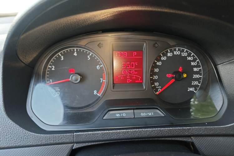 Used Volkswagen Jetta 2015 Value Edition 1.6L Automatic Fashion Version Instrument Cluster
