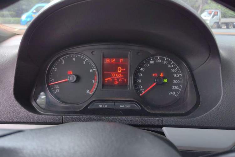 Used Volkswagen Jetta 2015 Value Edition 1.6L Automatic Comfort Version Instrument Cluster
