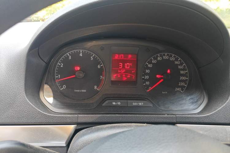 Used Volkswagen Jetta 2015 1.6L Automatic Fashion Model Instrument Cluster
