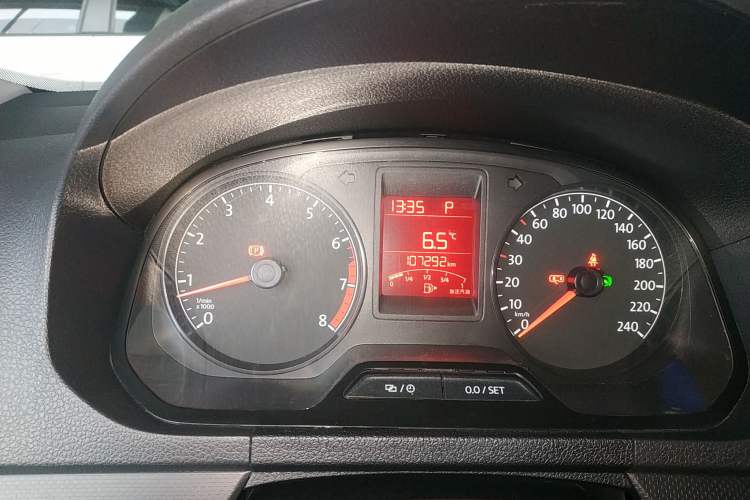 Used Volkswagen Jetta 2015 1.6L Automatic Fashion Model Instrument Cluster