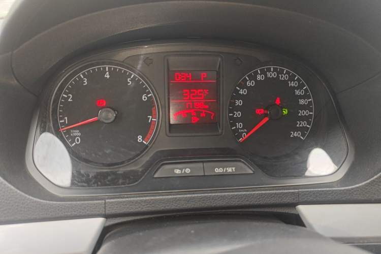 Used Volkswagen Jetta 2015 Value Edition 1.6L Automatic Comfort Version Instrument Cluster