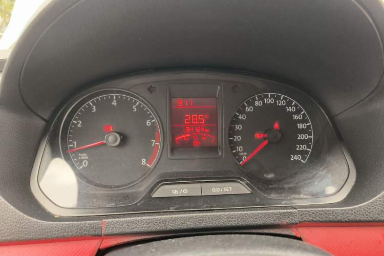 Used Volkswagen Jetta 2015 Zhuihui Edition 1.4L Manual Fashion Model Instrument Cluster