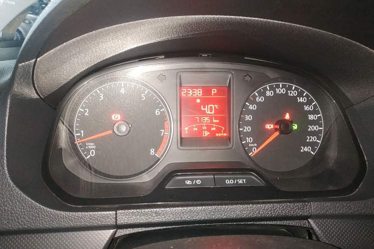 Used Volkswagen Jetta 2015 1.6L Automatic Fashion Model Instrument Cluster