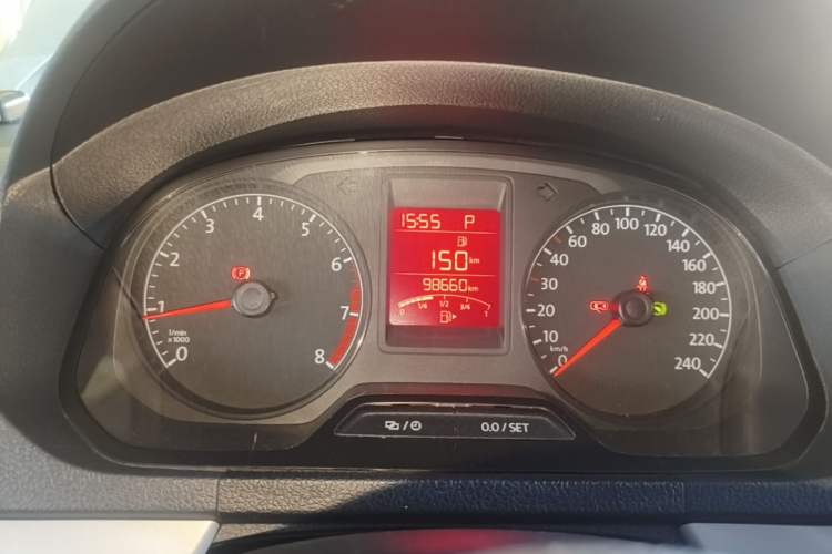 Used Volkswagen Jetta 2015 Value Edition 1.6L Automatic Comfort Version Instrument Cluster