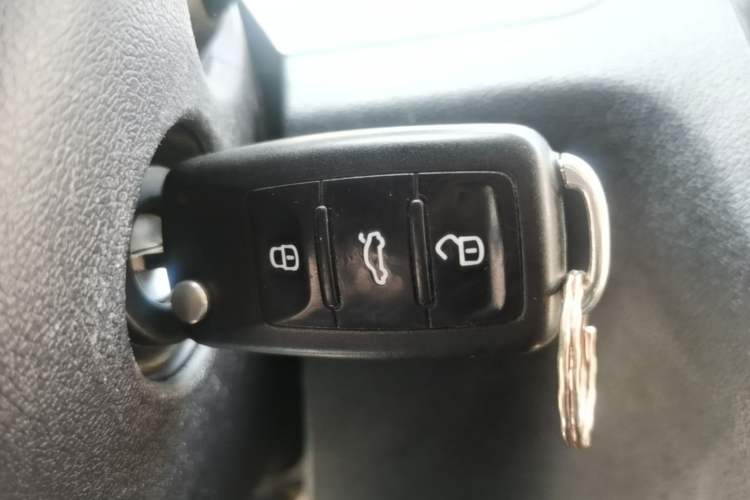 Used Volkswagen Jetta 2015 1.6L Manual Comfort Model Interior 1