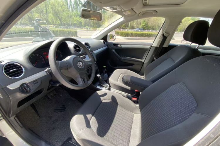 Used Volkswagen Jetta 2015 Value Edition 1.6L Automatic Comfort Version Interior 1