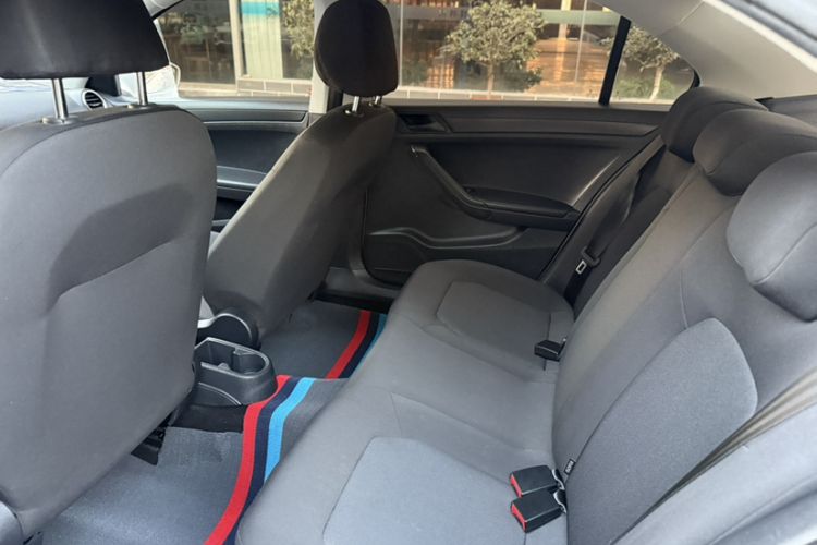 Used Volkswagen Jetta 2015 Zhuihui Edition 1.4L Manual Fashion Model Interior 1