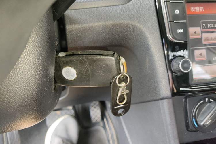 Used Volkswagen Jetta 2015 1.6L Automatic Fashion Model Interior 1
