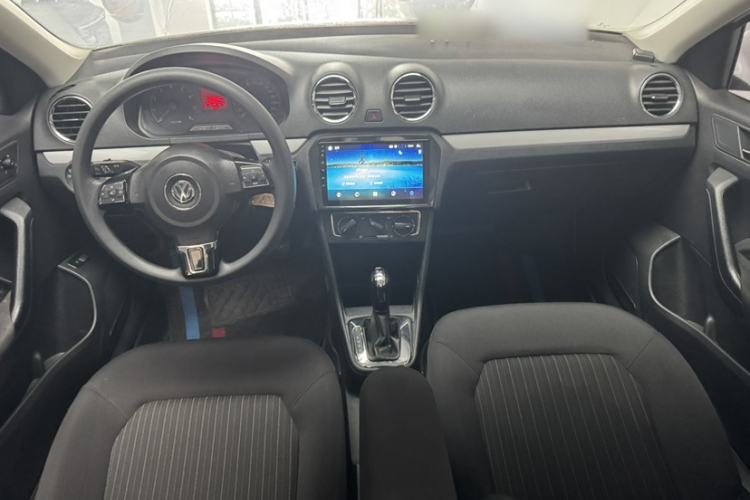 Used Volkswagen Jetta 2015 Value Edition 1.6L Automatic Comfort Version Interior 1