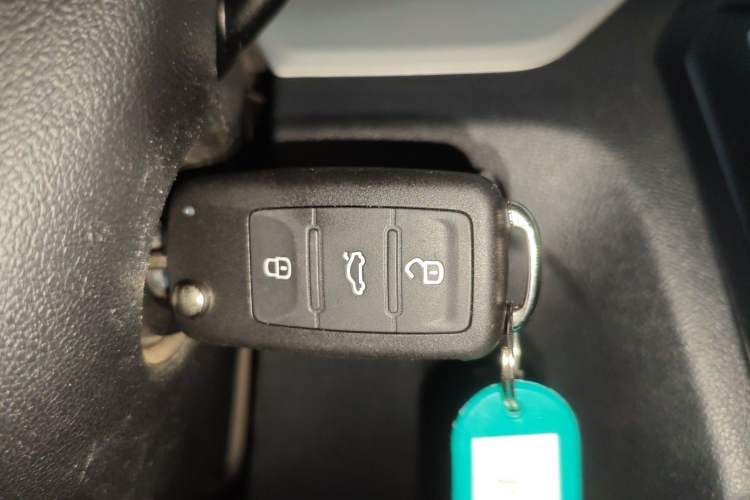 Used Volkswagen Jetta 2015 Value Edition 1.6L Automatic Comfort Version Interior 1