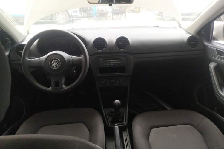 Used Volkswagen Jetta 2015 1.6L Manual Fashion Edition Interior 2