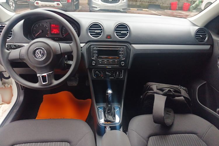 Used Volkswagen Jetta 2015 Value Edition 1.6L Automatic Comfort Version Interior 2