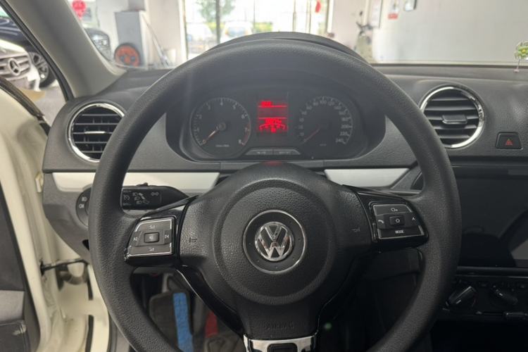 Used Volkswagen Jetta 2015 Value Edition 1.6L Automatic Comfort Version Interior 2