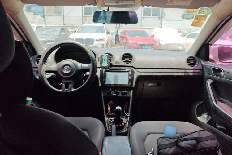 Used Volkswagen Jetta 2015 Zhuihui Edition 1.4L Manual Fashion Model Interior 2