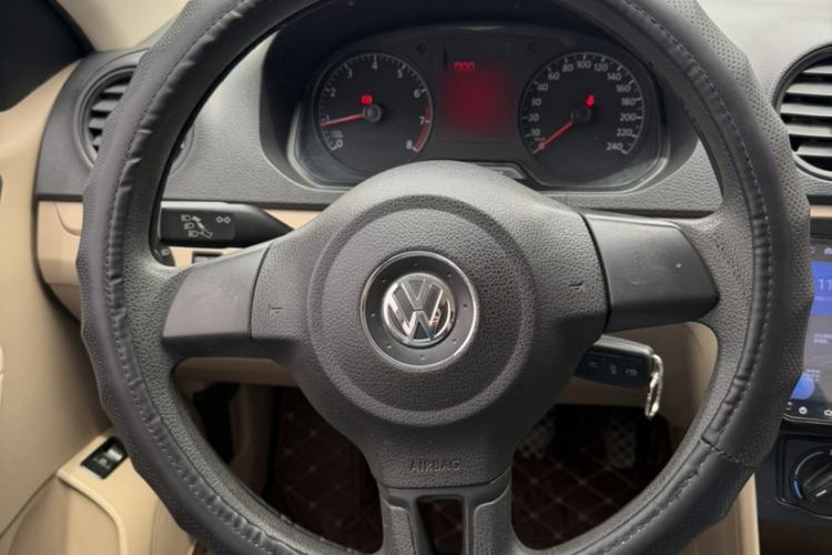 Used Volkswagen Jetta 2015 Value Edition 1.6L Manual Fashionable Style Interior 2
