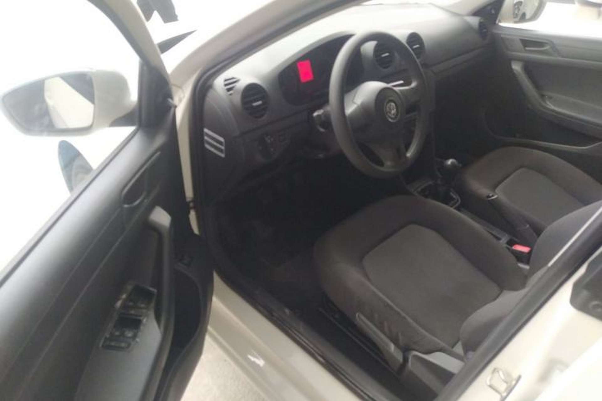 Used Volkswagen Jetta 2015 1.6L Manual Fashion Edition Interior 3