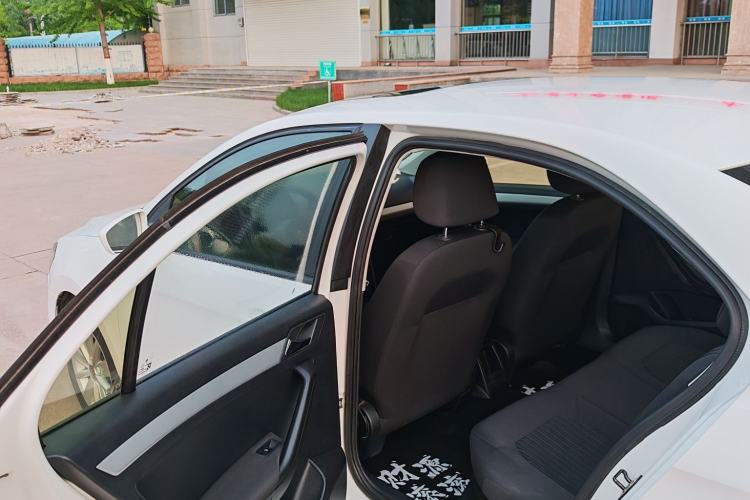 Used Volkswagen Jetta 2015 1.6L Automatic Comfort Model Interior 3
