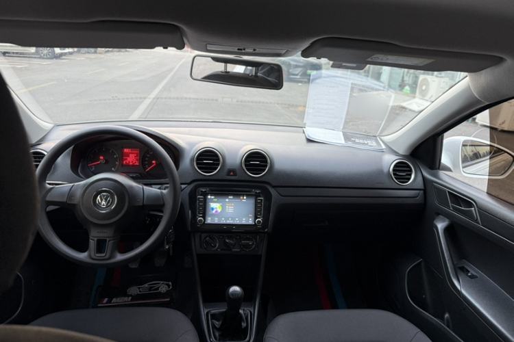 Used Volkswagen Jetta 2015 Zhuihui Edition 1.4L Manual Fashion Model Interior 3