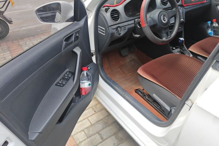 Used Volkswagen Jetta 2015 Value Edition 1.6L Automatic Fashion Version Interior 3