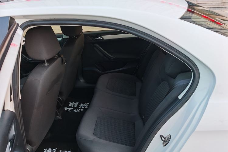 Used Volkswagen Jetta 2015 1.6L Automatic Comfort Model Interior 4
